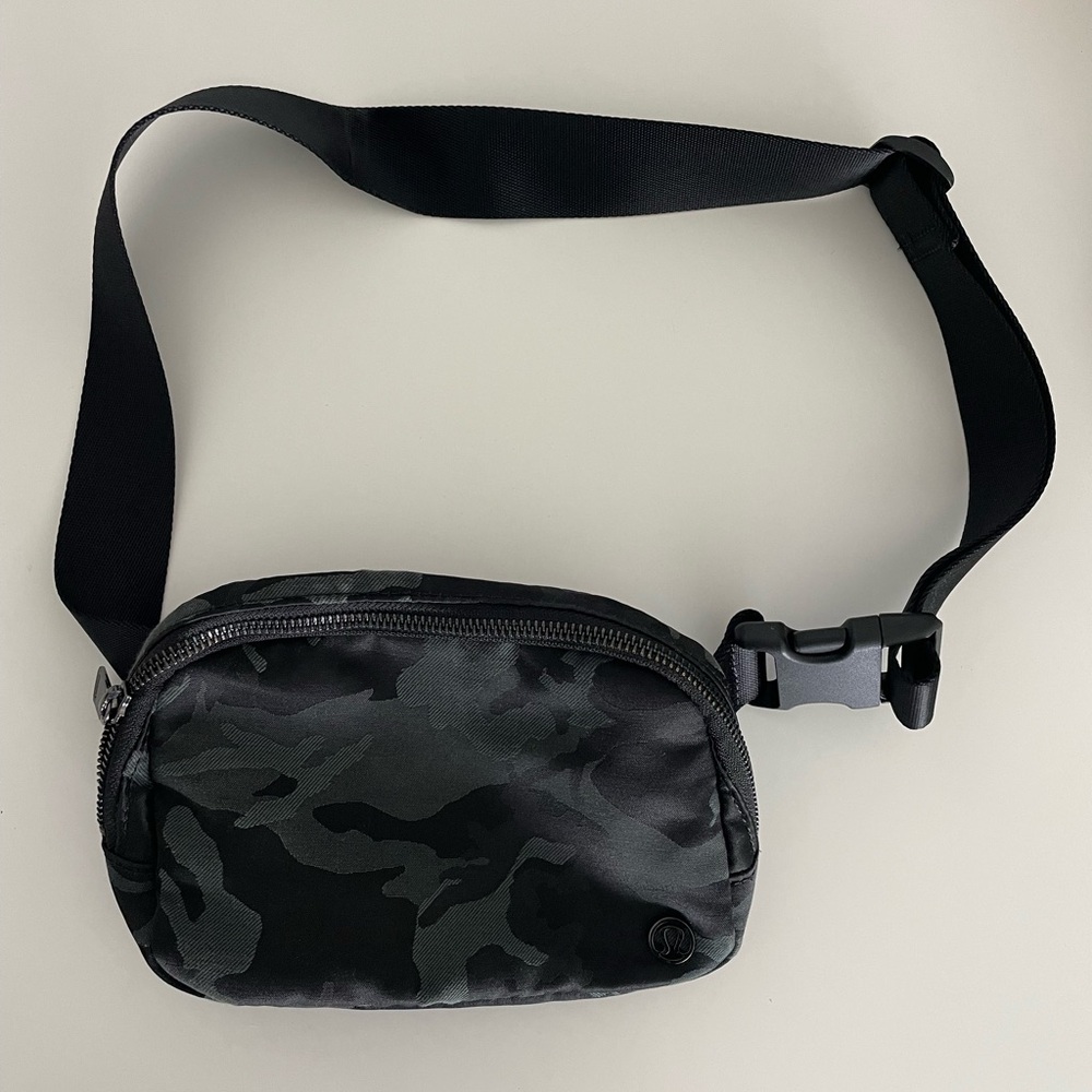 LULULEMON ATHLETICA Everywhere Belt Bag